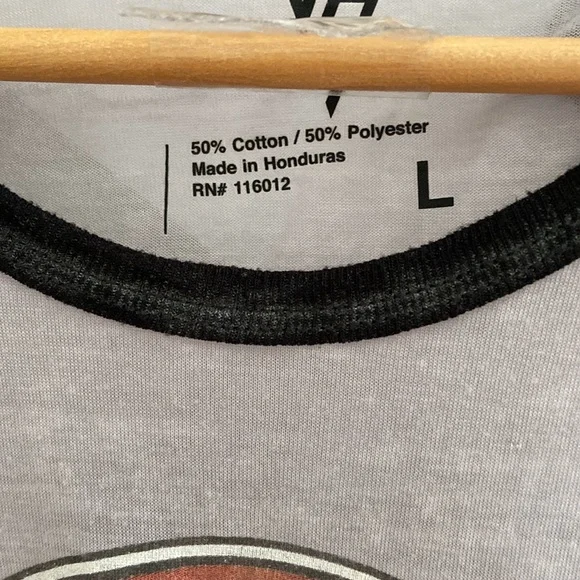 Van Halen tee 🎶 🎸 - Picture 2 of 7